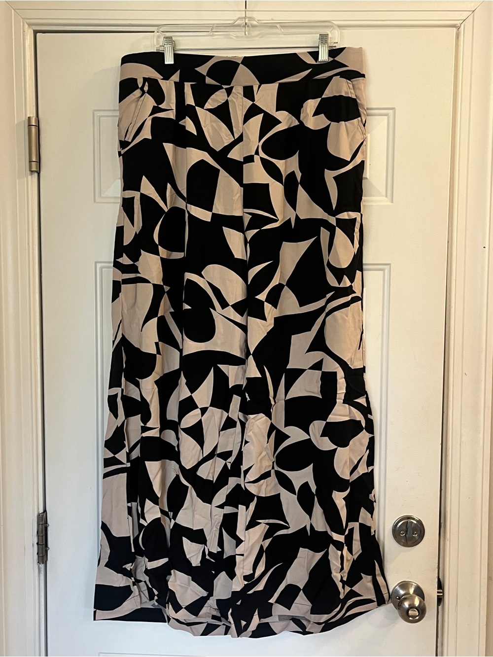 NWT Torrid Black & Cream Abstract Wide-Leg Pants - Picture 3 of 7
